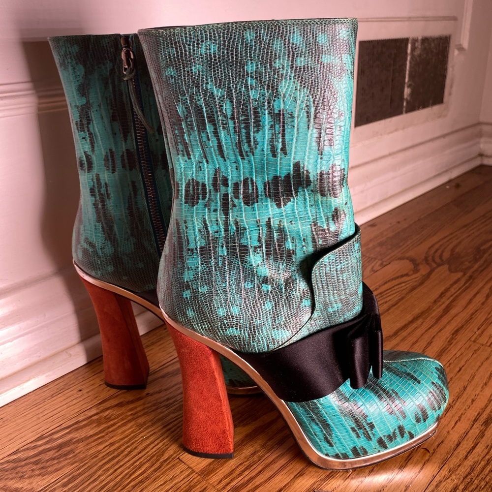 Miu-miu shoes Pavone leather animal
Woman shoes
Great condition
Size 6 - Picture 4 of 5